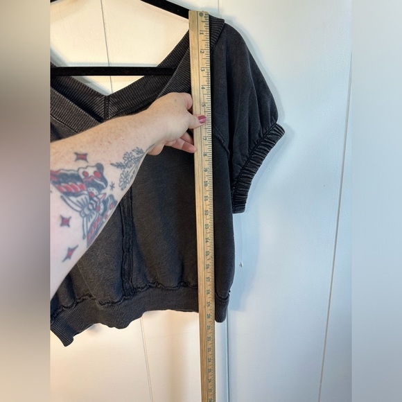 Anthropologie Pilcro Dark Gray Cropped V-Neck Women’s Shirt Size Small - Picture 7 of 11